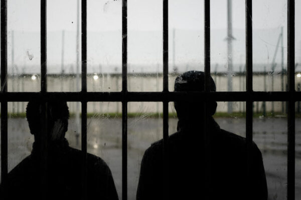 Vague d’« attaques coordonnées » visant les prisons françaises : enquête lancée