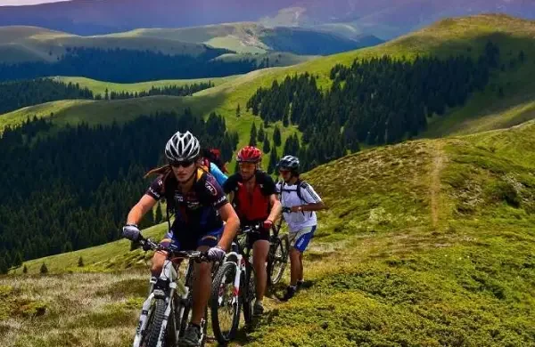 Le tourisme sportif en France : un marché en pleine expansion vers 3,5 milliards d’euros d’ici 2035