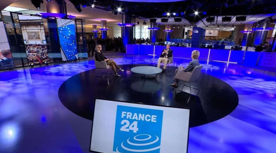 How is France's budget crisis affecting the EU Concerns mount over French instability