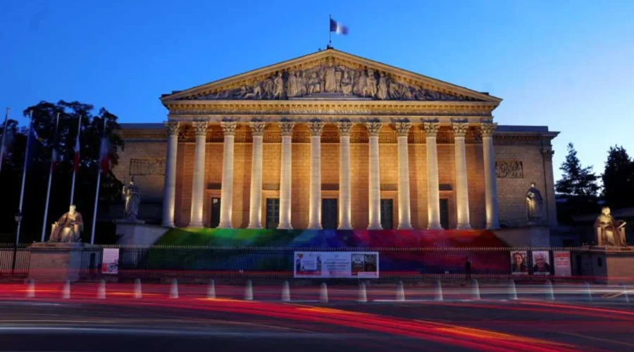 Governing Without Force France’s New Prime Minister Bets on Parliamentary Compromise