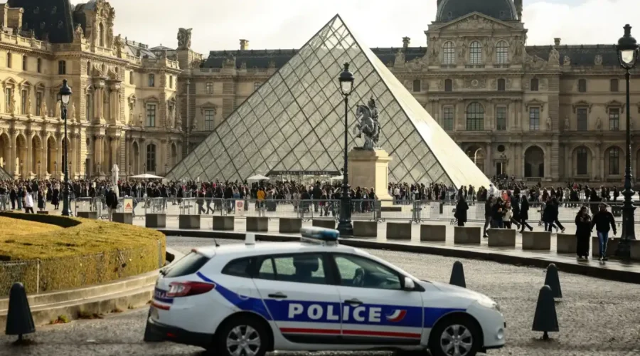 Paris prosecutor says arrested man is thought to be 4th member of Louvre heist gang