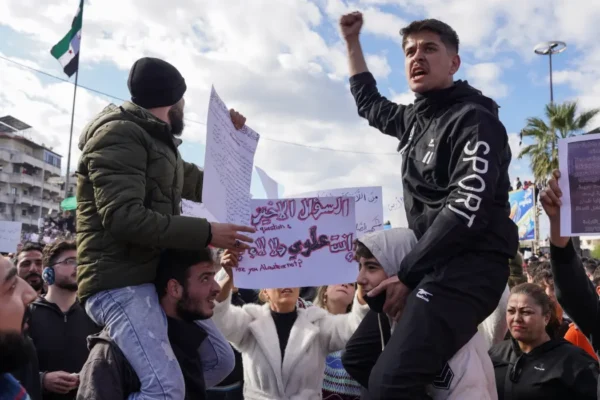 Violences meurtrières à Lattaquié et Homs lors de manifestations alaouites en Syrie