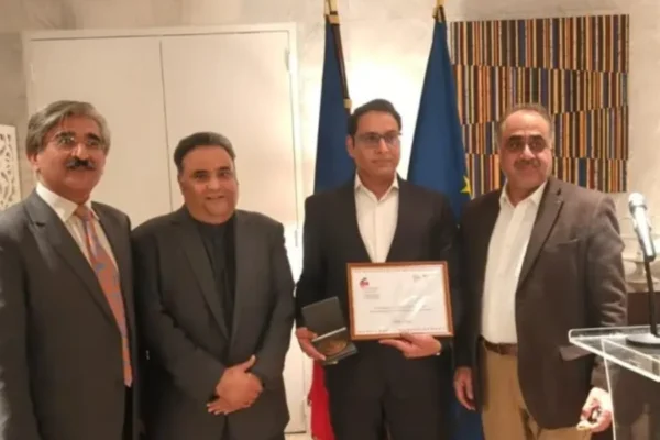 Ambassades de France et d’Allemagne honorent l’avocat des droits des minorités Satyani au Pakistan