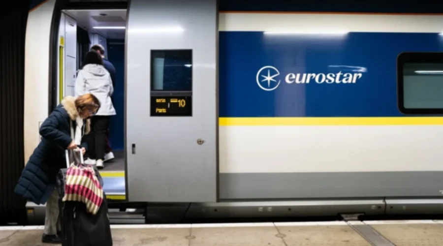 Power outage in the Channel Tunnel disrupts Eurostar traffic between Paris and London