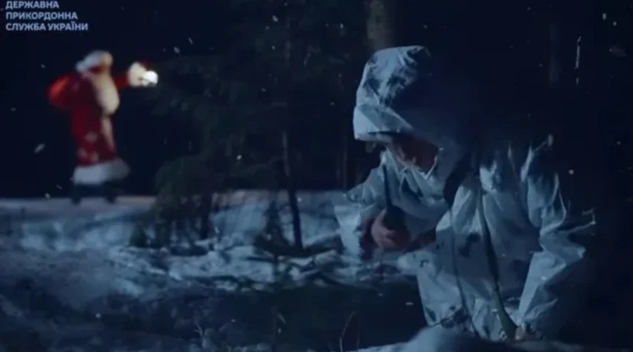 Santa Claus crosses the Ukrainian border with gifts and security guarantees, border guards say.