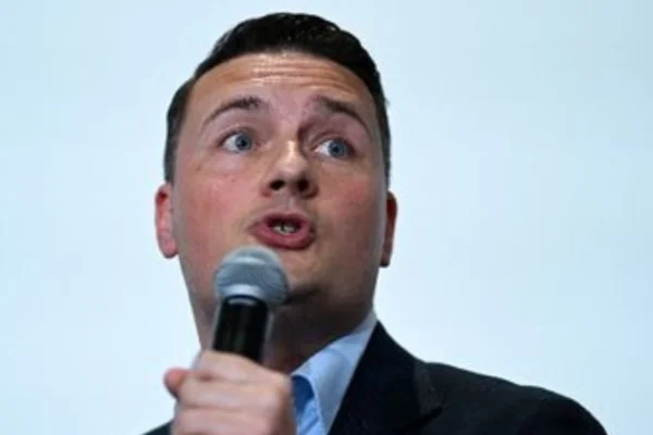 Wes Streeting annonce qu’il défiera Keir Starmer dans toute course à la direction du Labour
