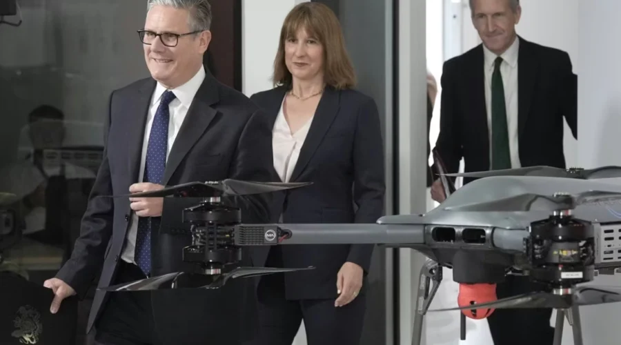 La Grande-Bretagne dévoile un plan de défense axé sur les drones et le budget