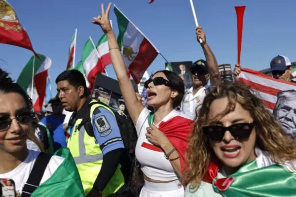 Les protestations en Iran au Mondial de football alimentent les tensions après un nul