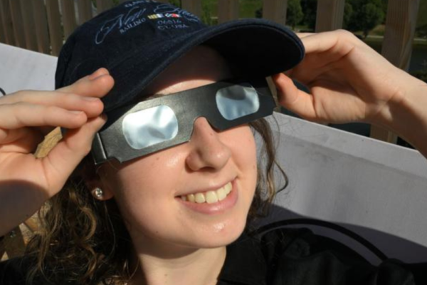 Des millions de personnes affluent dans les villes espagnoles pour une éclipse solaire historique