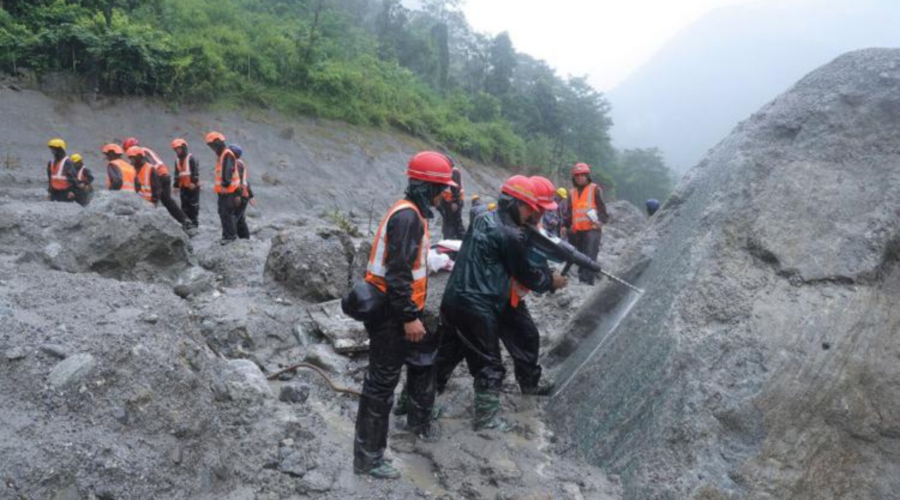 Les inondations au Népal révèlent les risques croissants pour l’hydroélectricité dans l’Himalaya
